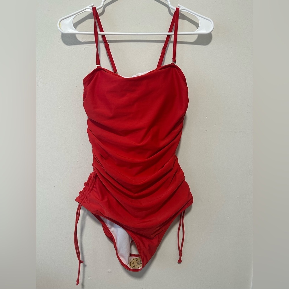 Elegant Red Ruched Bikini - Picture 2 of 4